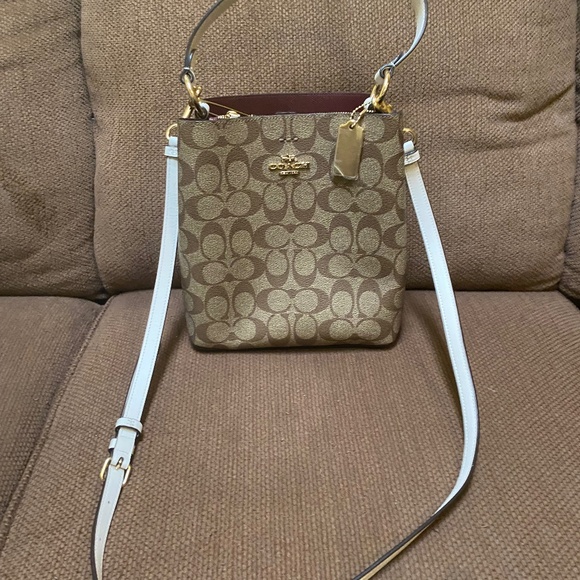 Coach bucket /crossbody bag - Picture 1 of 6